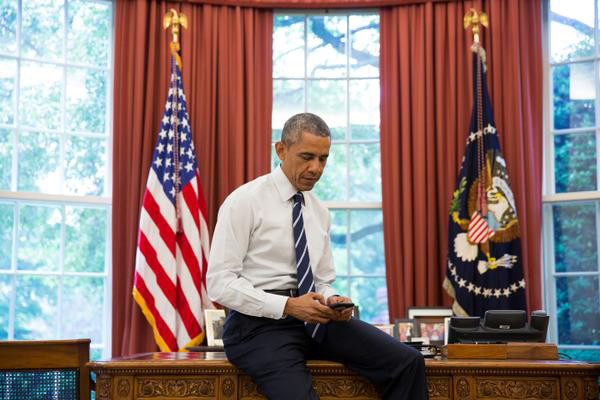 President Barack Obama, Tweeting President Barack Obama, Tweeting